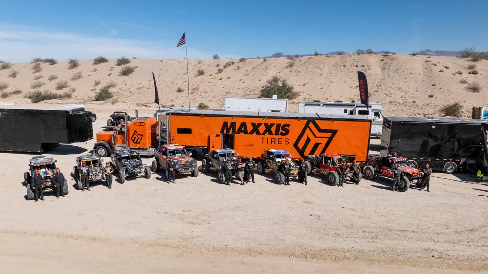 maxxis-tires-team-photo